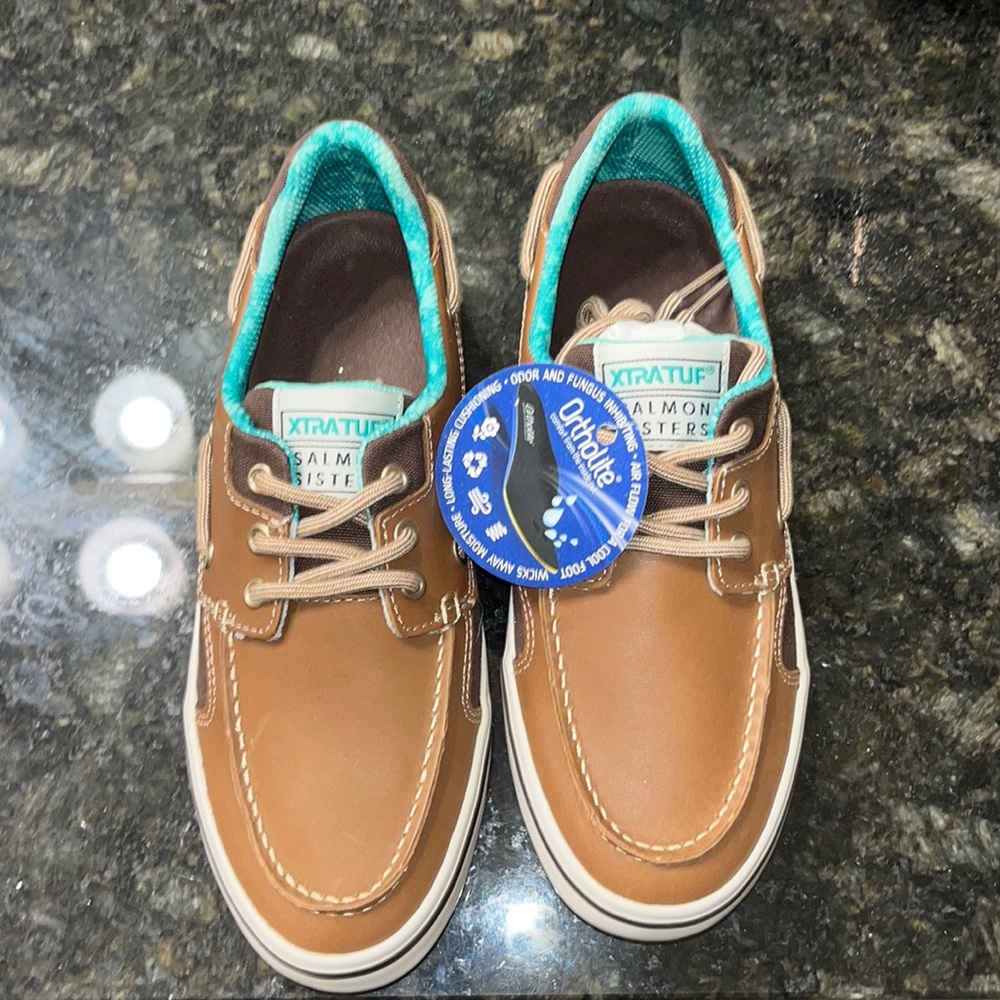Xrtratuf women’s salmon sisters brown deck shoes NWT